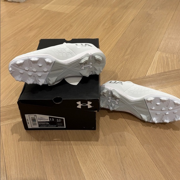 Under Armour White Cleats size 7.5 - Picture 2 of 3